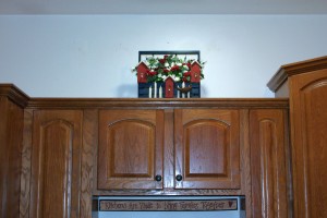 Simple Tips For Decorating Your Cabinet Tops With a hidden 2x4