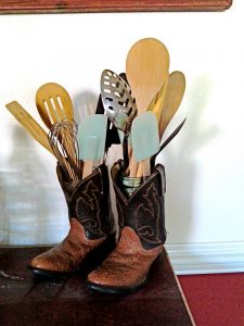 cowboy-boot-kitchen-utensil-organization