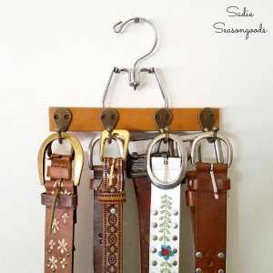diy belt hanger to organize your acessories