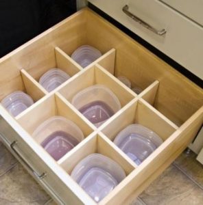 tupperware-in-kitchen-drawers