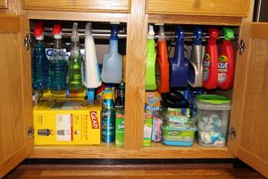 under-the-sink-storage-in-the-kitchen-rod