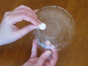 Cleanyour glass flower dishes with alcohol to ensure a firm glue grip